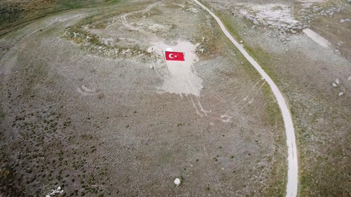  Türk Bayrağı