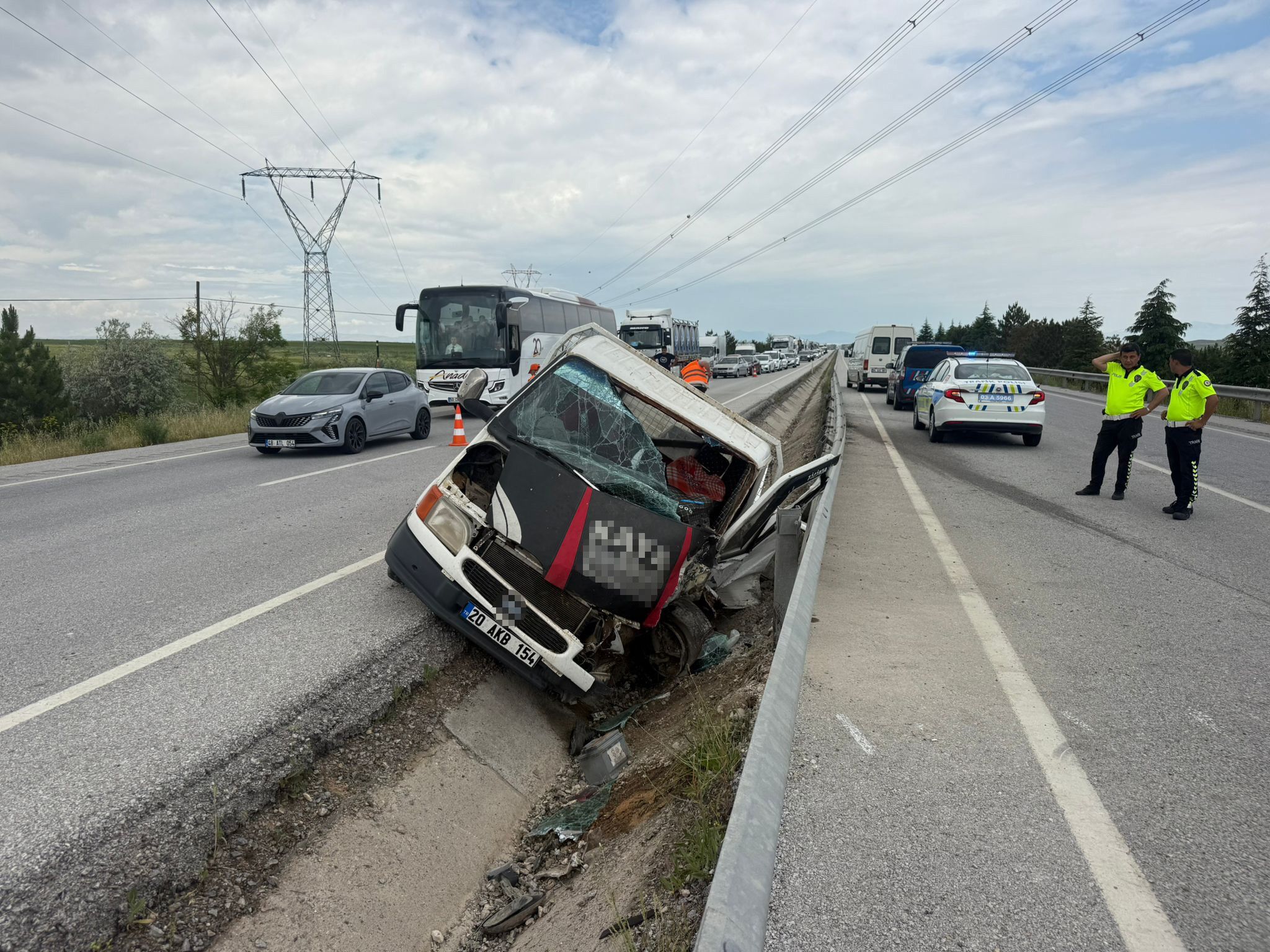 Araçta Sıkışan Sürücüyü
