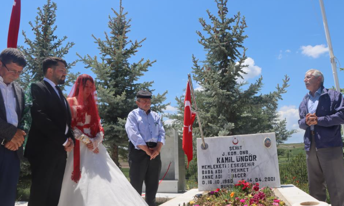 Amcasını Unutmadı
