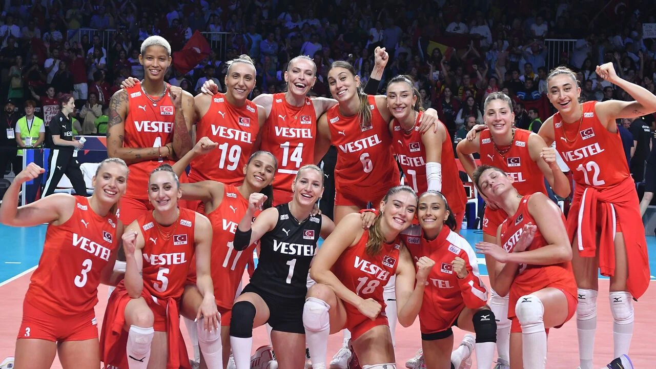 Turkiye Kadin Voleybol Milli Takimi Avrupa Sampiyonu.jpg-1