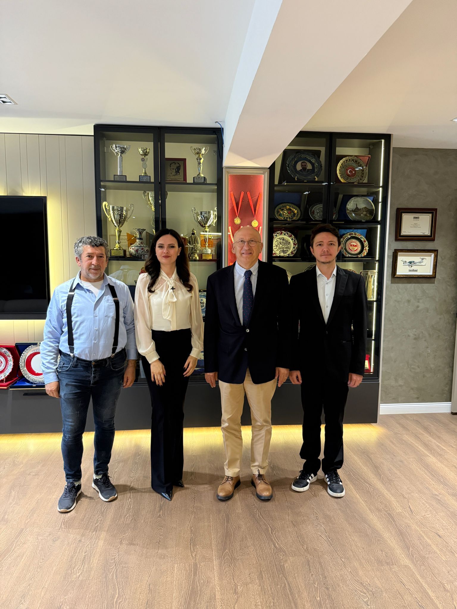 Utku Çakırözer Ziyaret