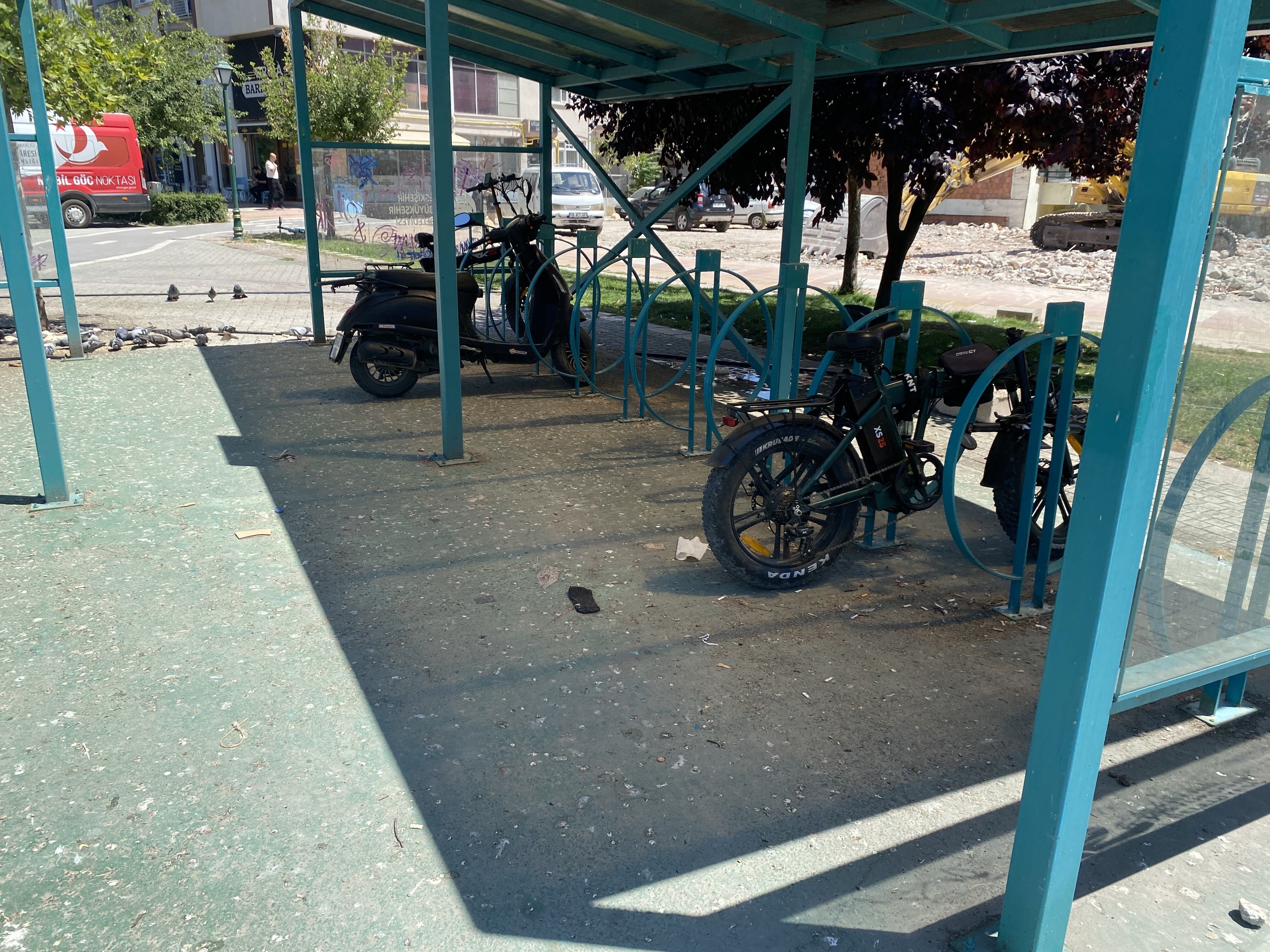 BİSİKLET PARK ALANI