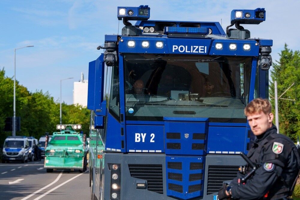 A W739780 04