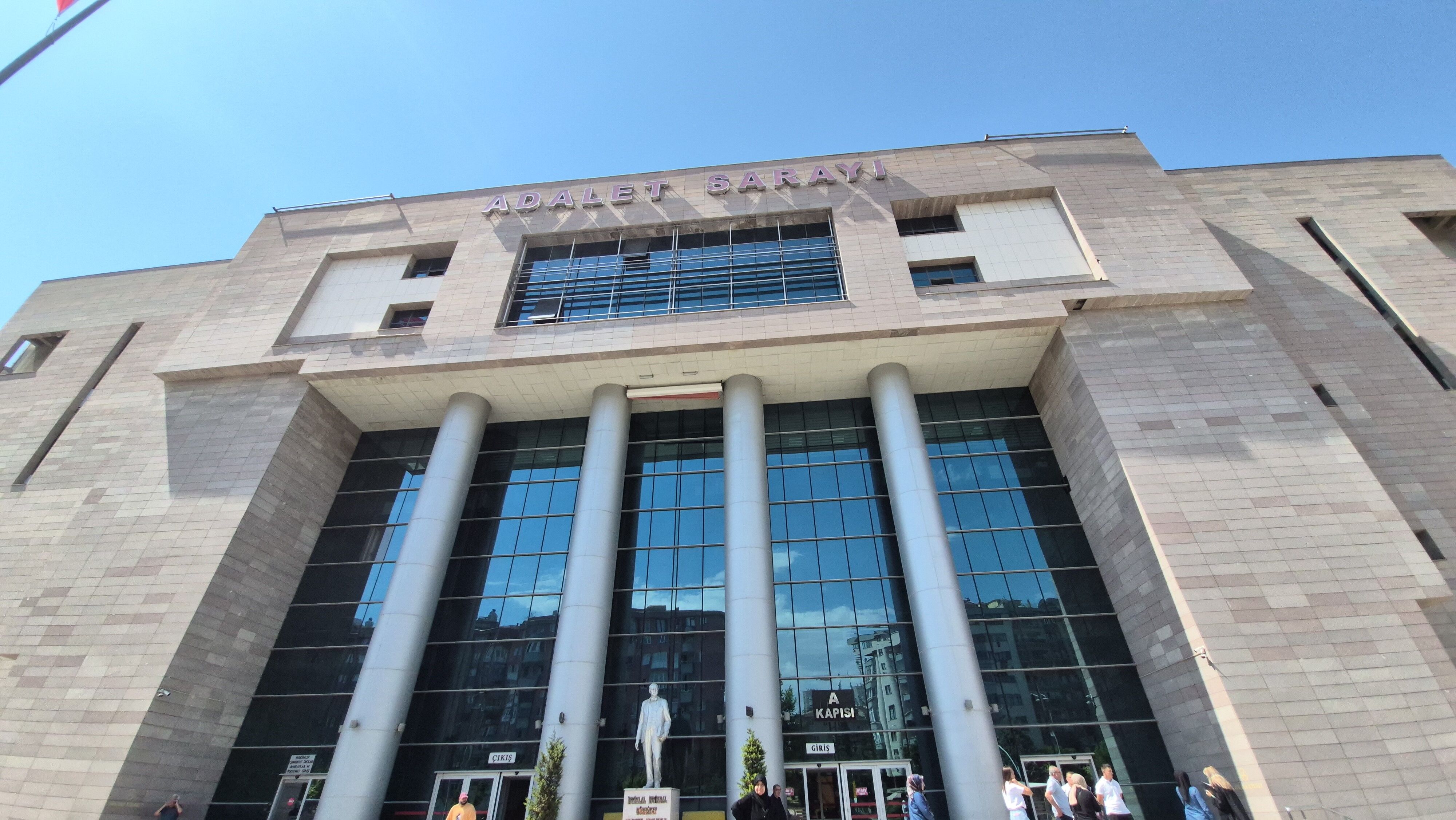 Adalet Sarayı