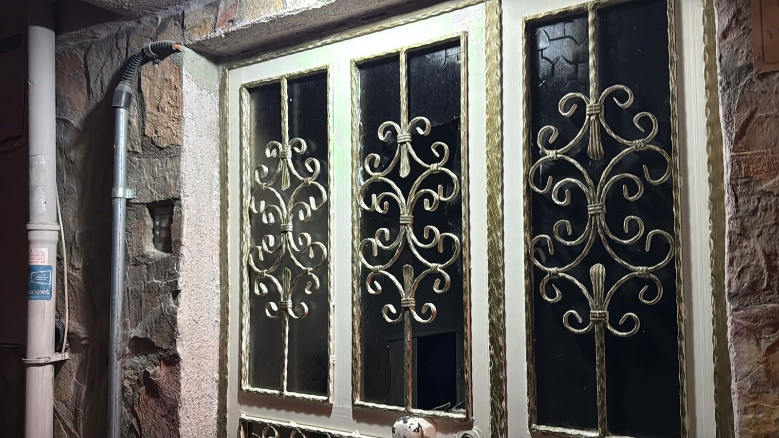 Ev Kapısı