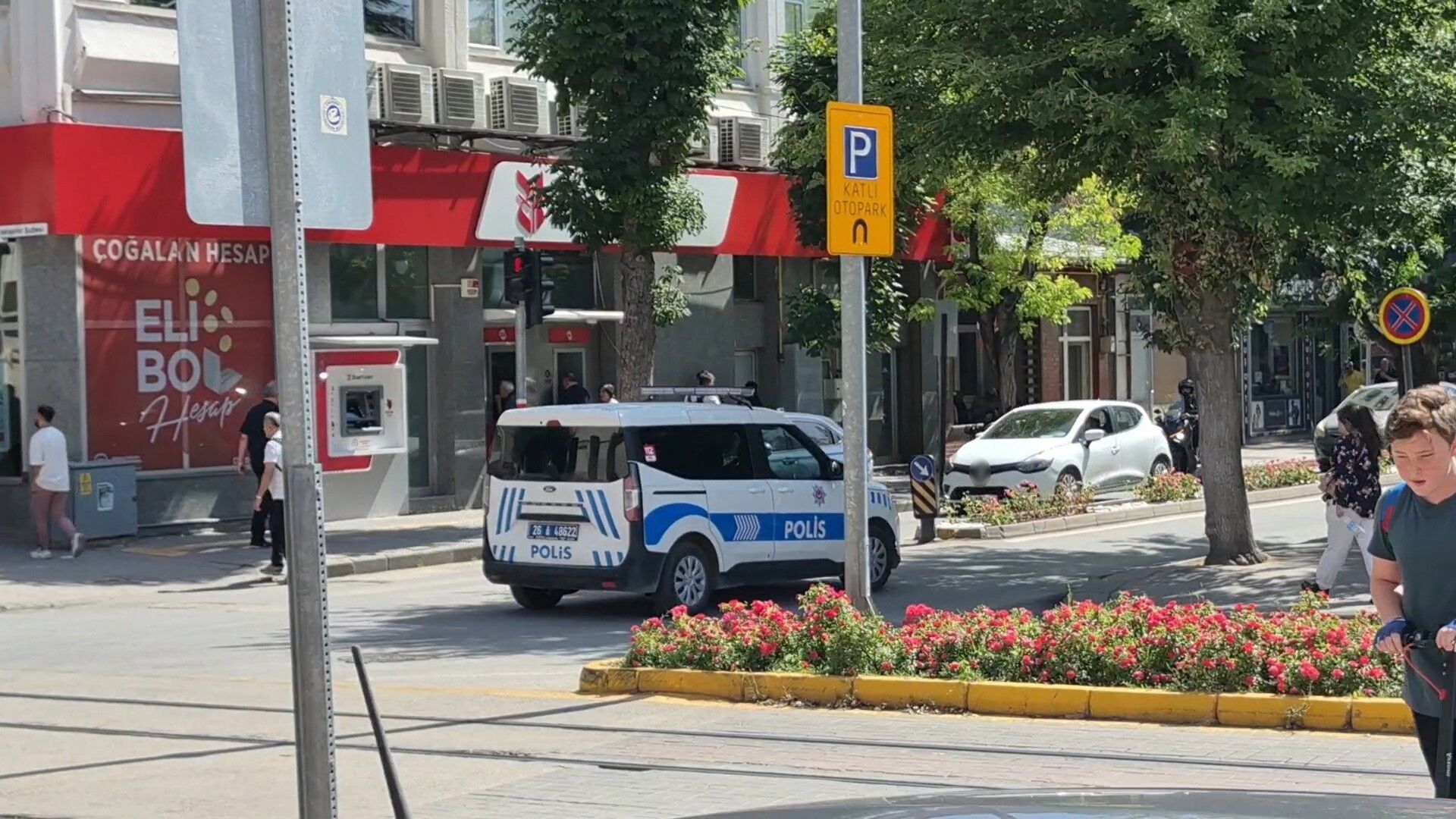 Polis