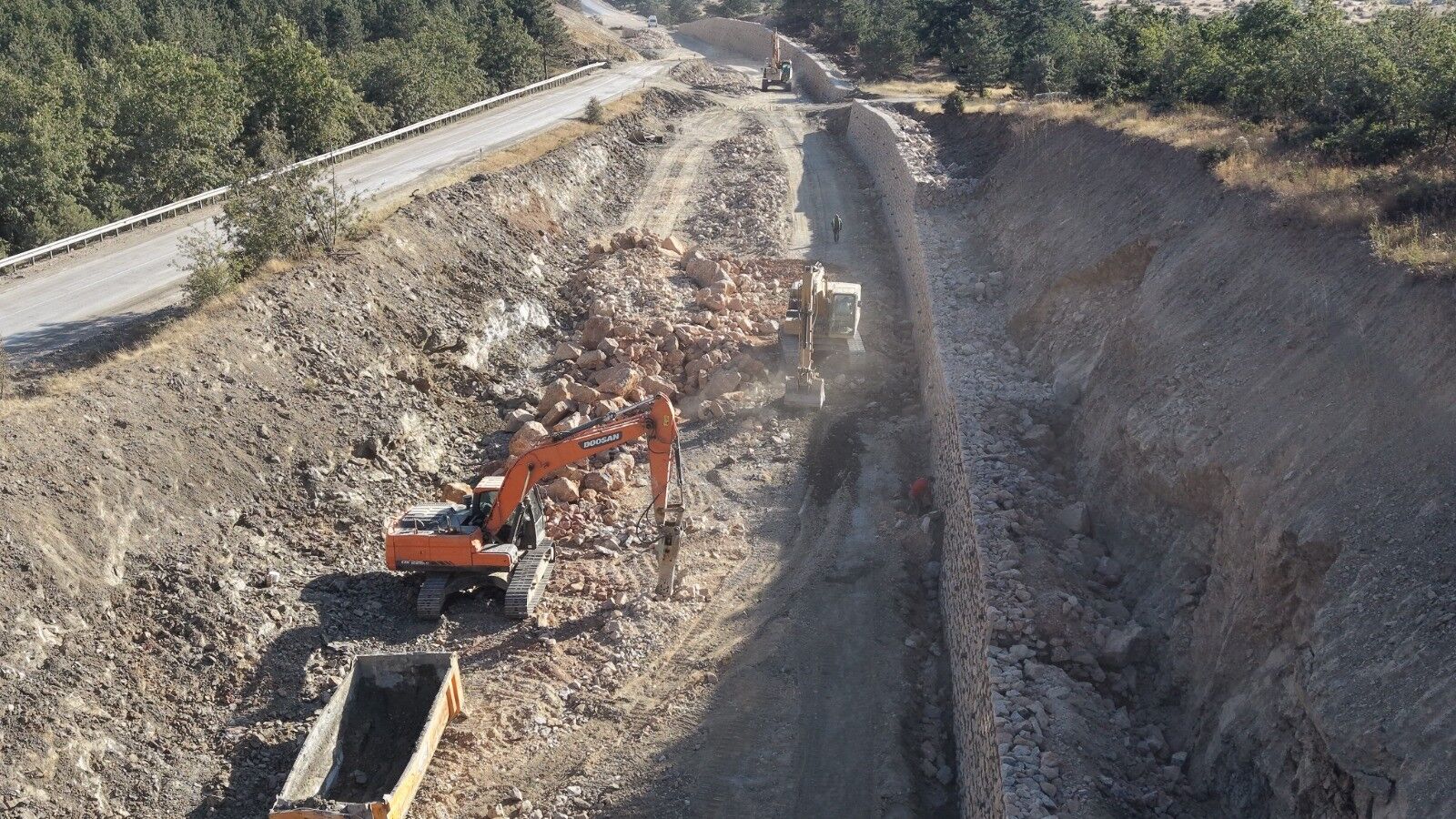 Taş istinat duvarı