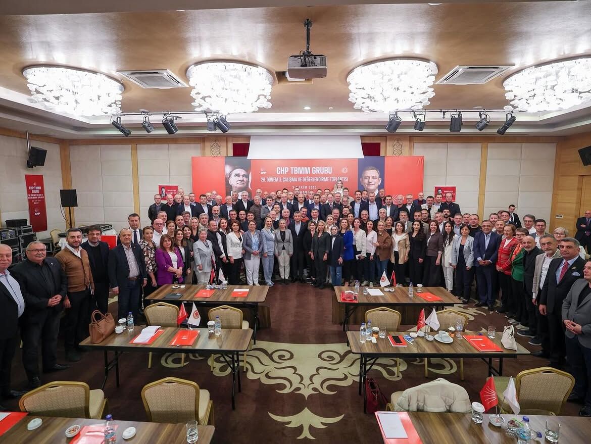 Özgür Özel’e Destek İçin 83 Milletvekili Salonda, İşte İsimleri!