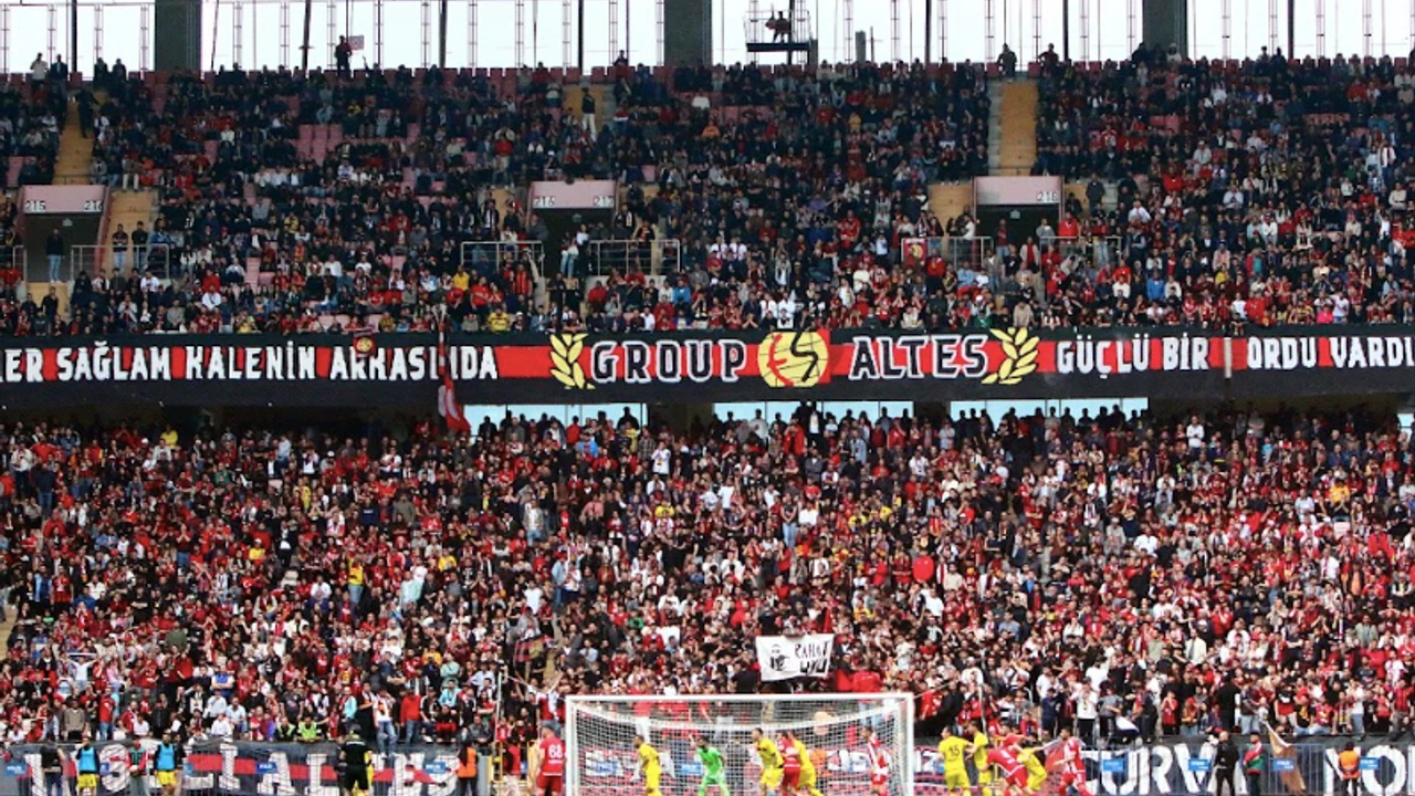 Altes Tribünü
