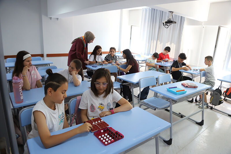 Esmek Yaz Okulu’nda Çocuklar Hem Öğreni̇yor Hem Eğleni̇yor (24)