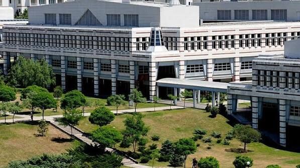 Vakıf Üniversitesi