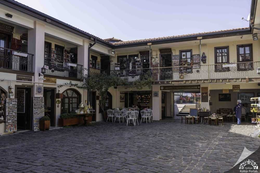 Atlıhan El Sanatları Çarşısı