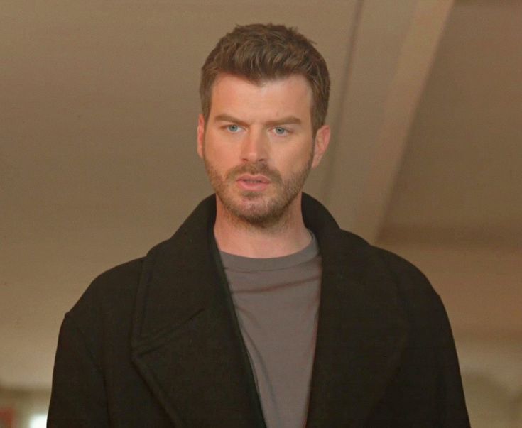 Kıvanç Tatlıtuğ