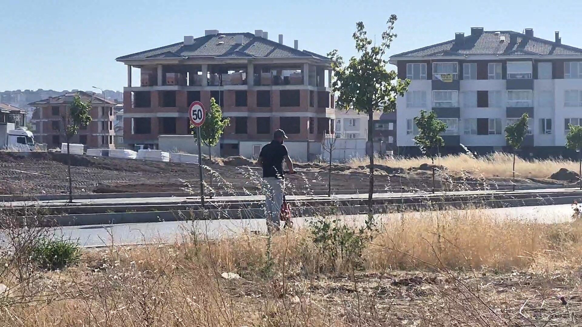 E-Scooter Sürücüsünden Tehlikeli Yolculuk