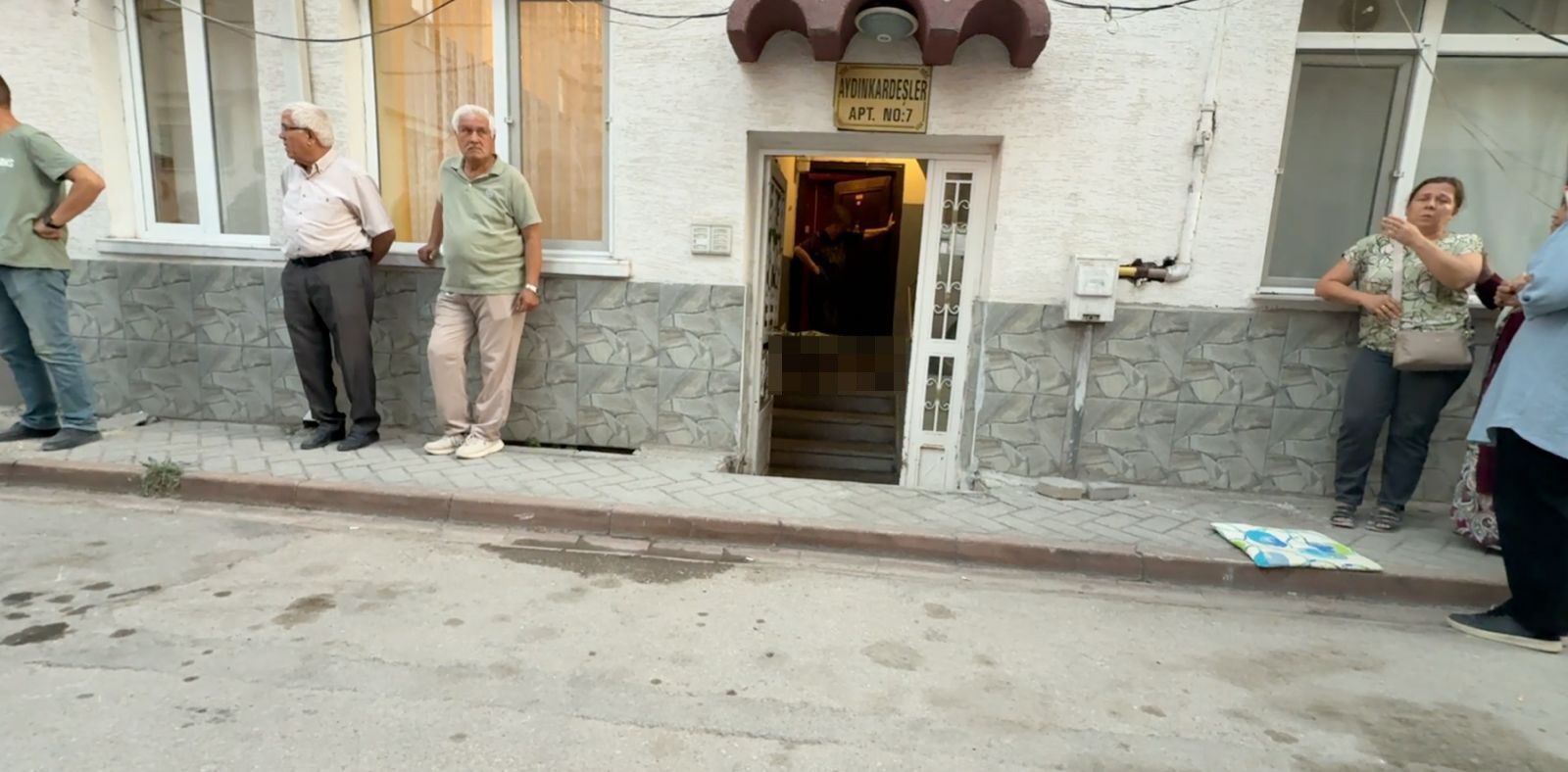 Ev Kapısı