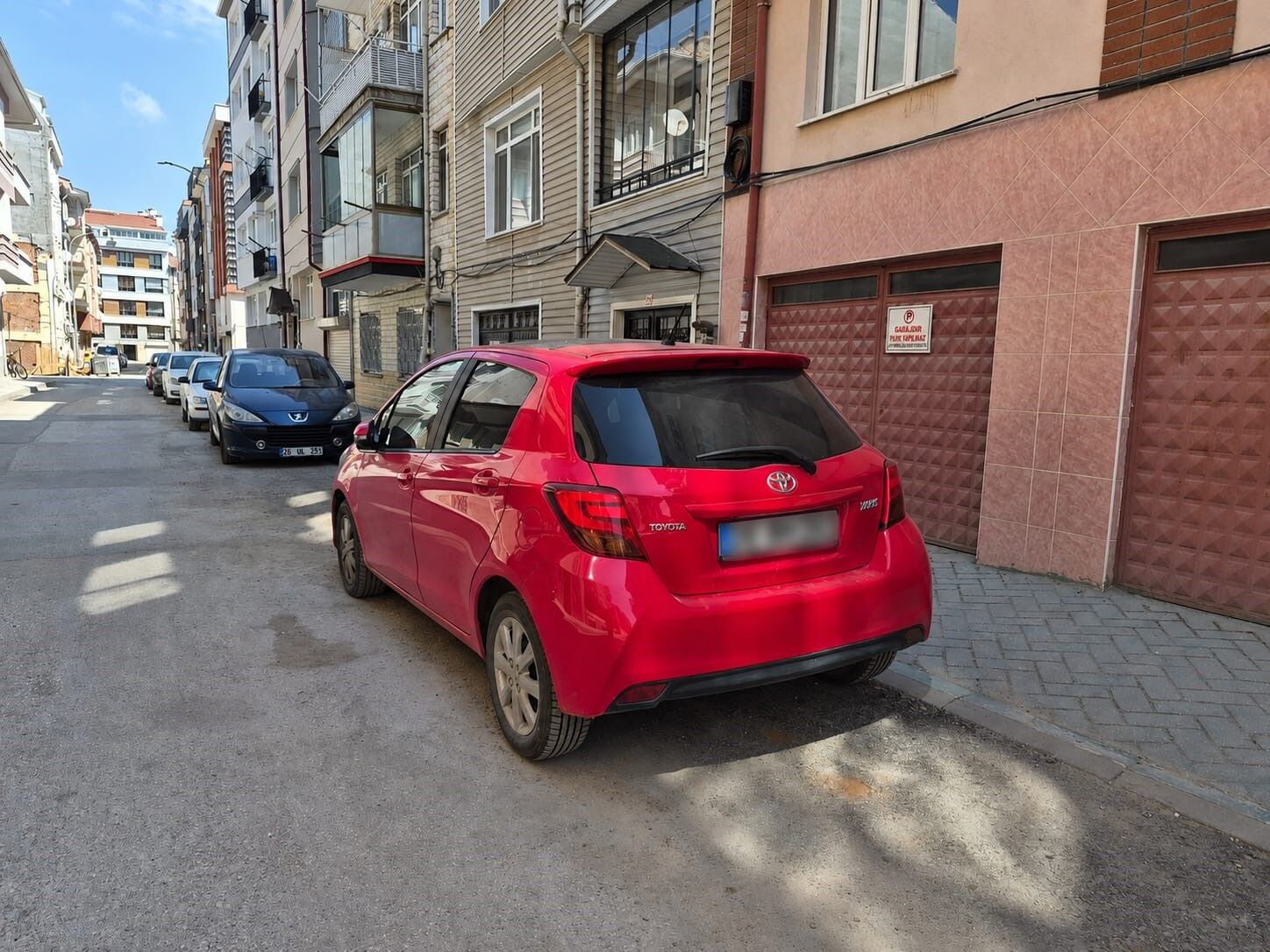 Kırmızı Araba