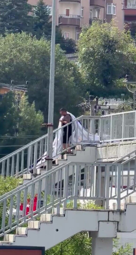 Zonguldak’ta Erdoğan Pankartını Söktü