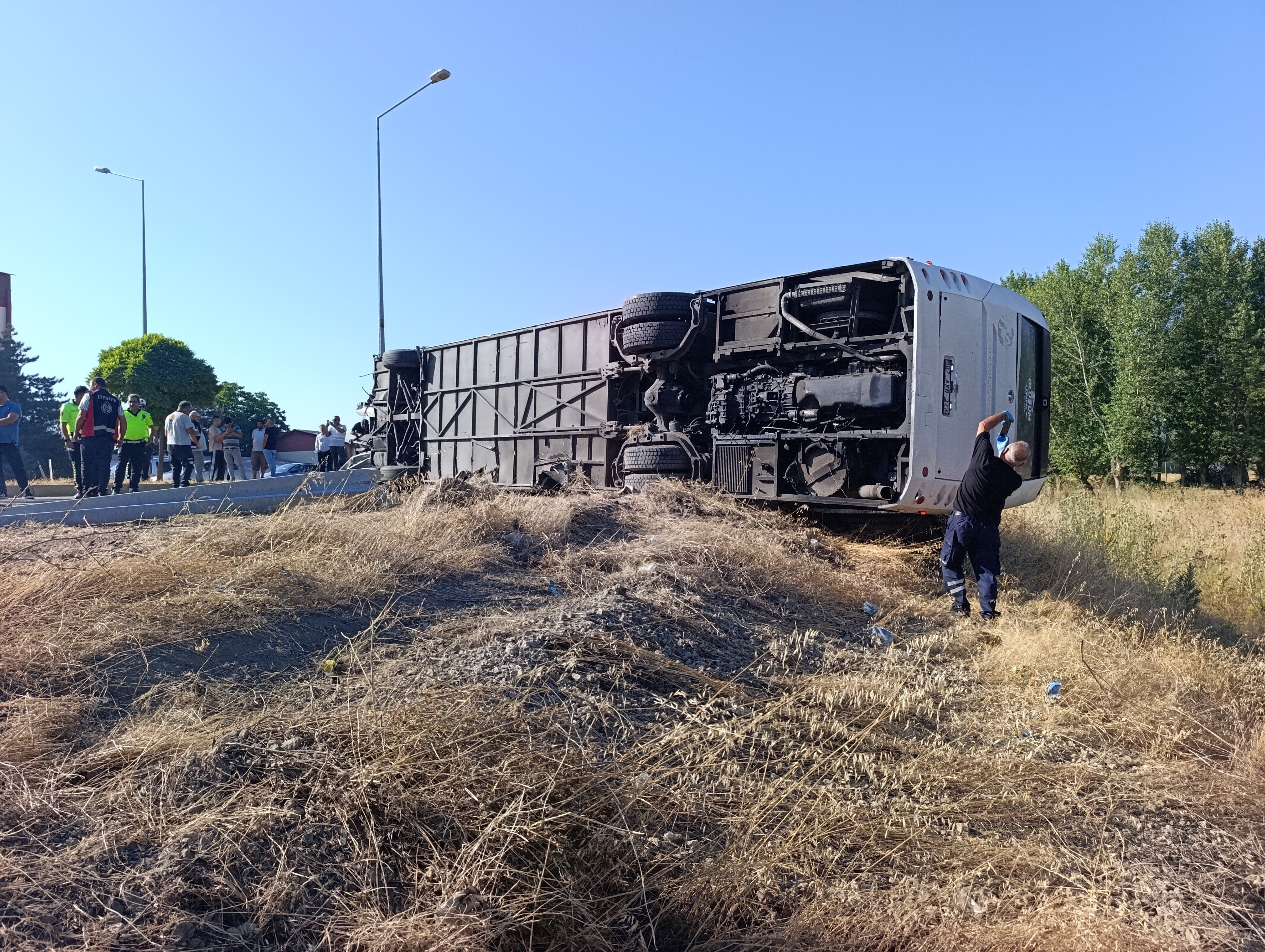 Yolcu Otobüsü Devrildi