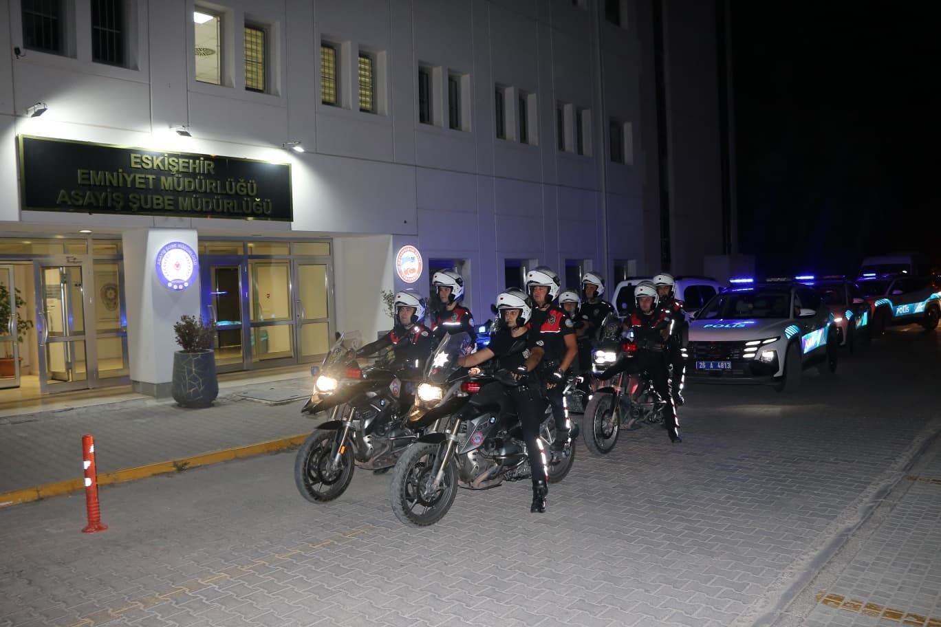 Polis