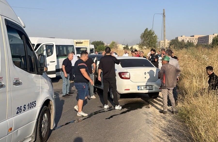 Araç Kafa Kafaya Çarpıştı
