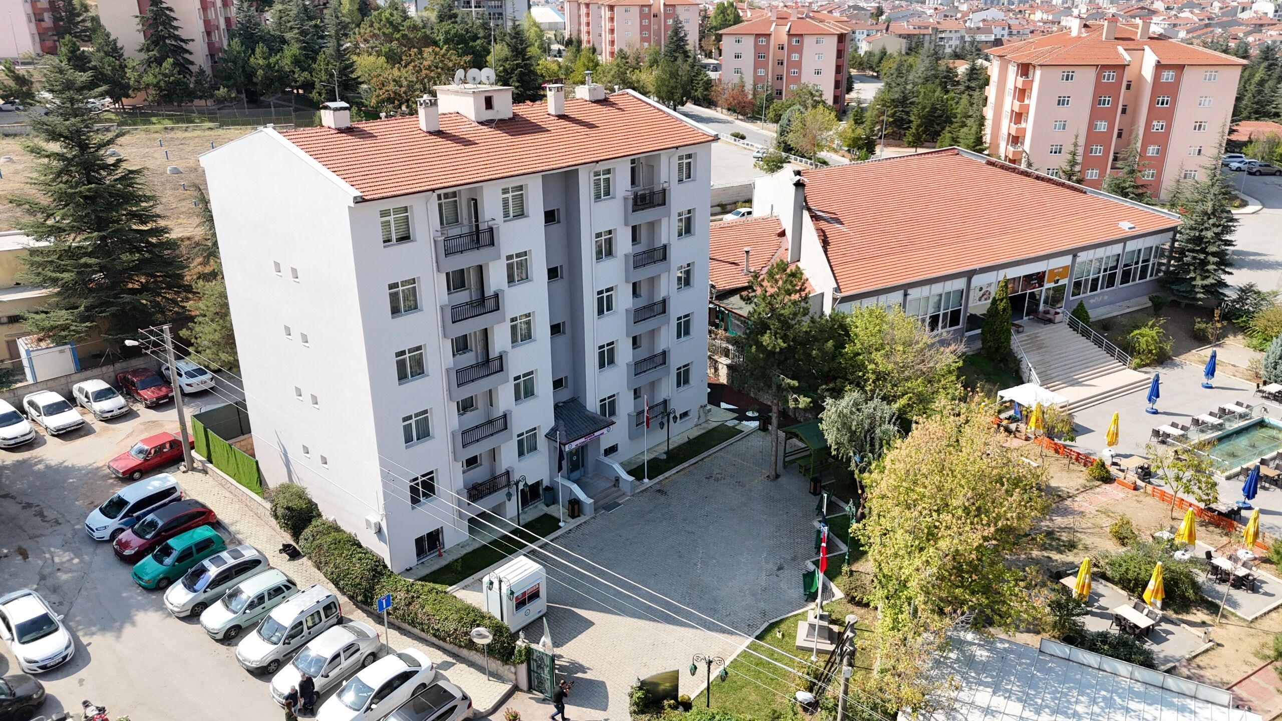 Bademli̇k Kiz Öğrenci̇ Mi̇safi̇rhanesi̇
