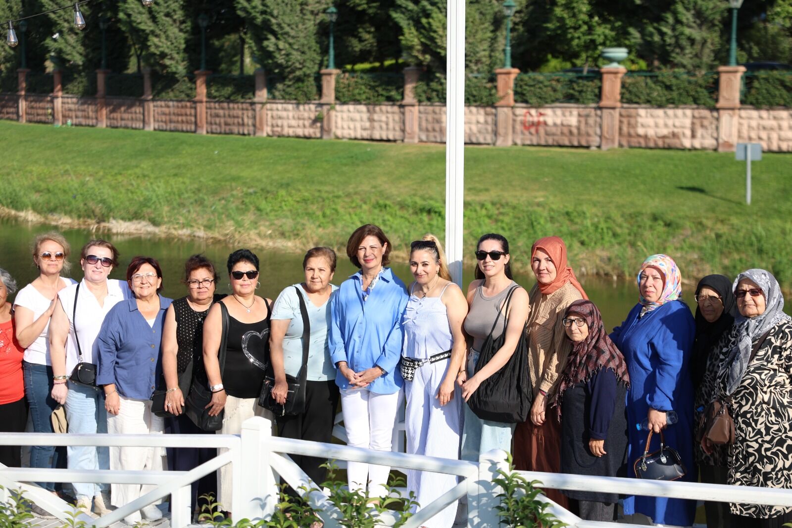 Başkan Ünlüce Karapinarli Kadinlarla İskele 26’Da Buluştu 