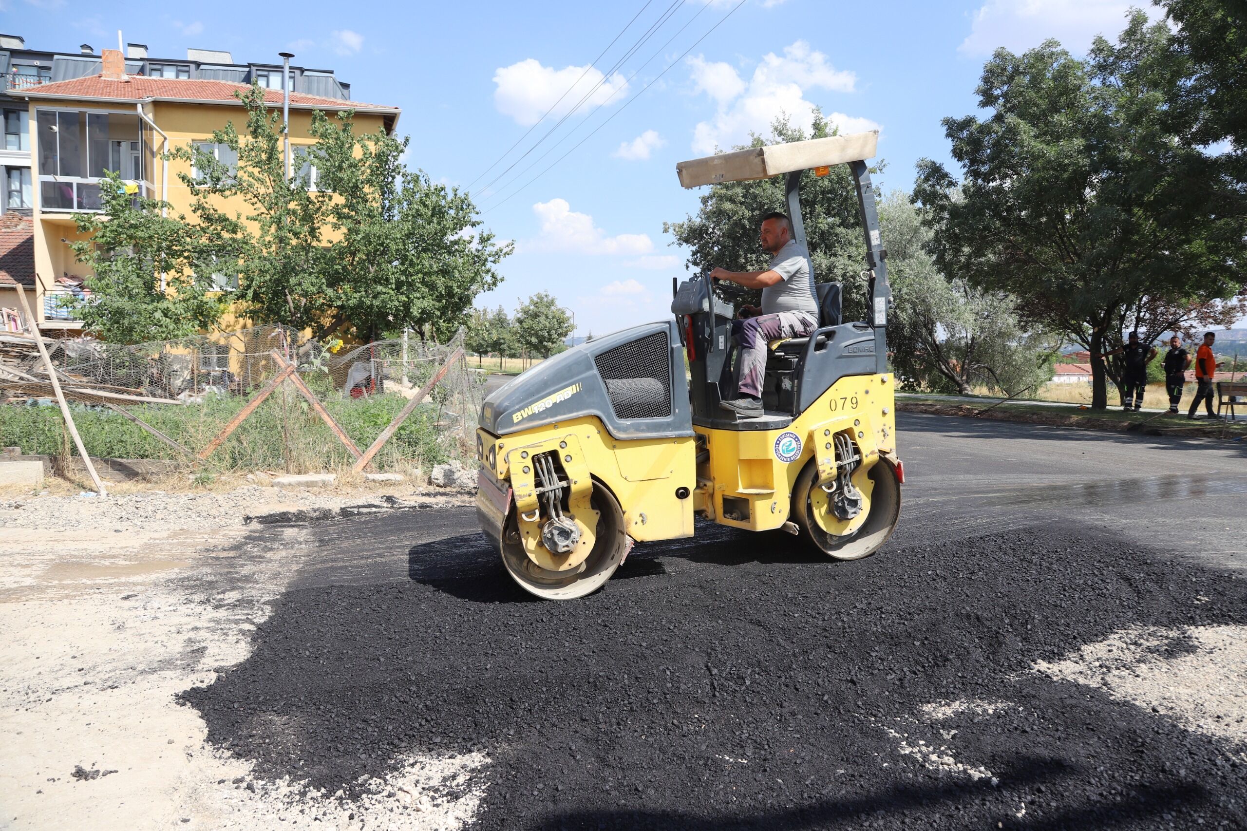 Bi̇rli̇k Caddesi̇’nde Asfalt Mesai̇si̇ Tamamlandi (4)