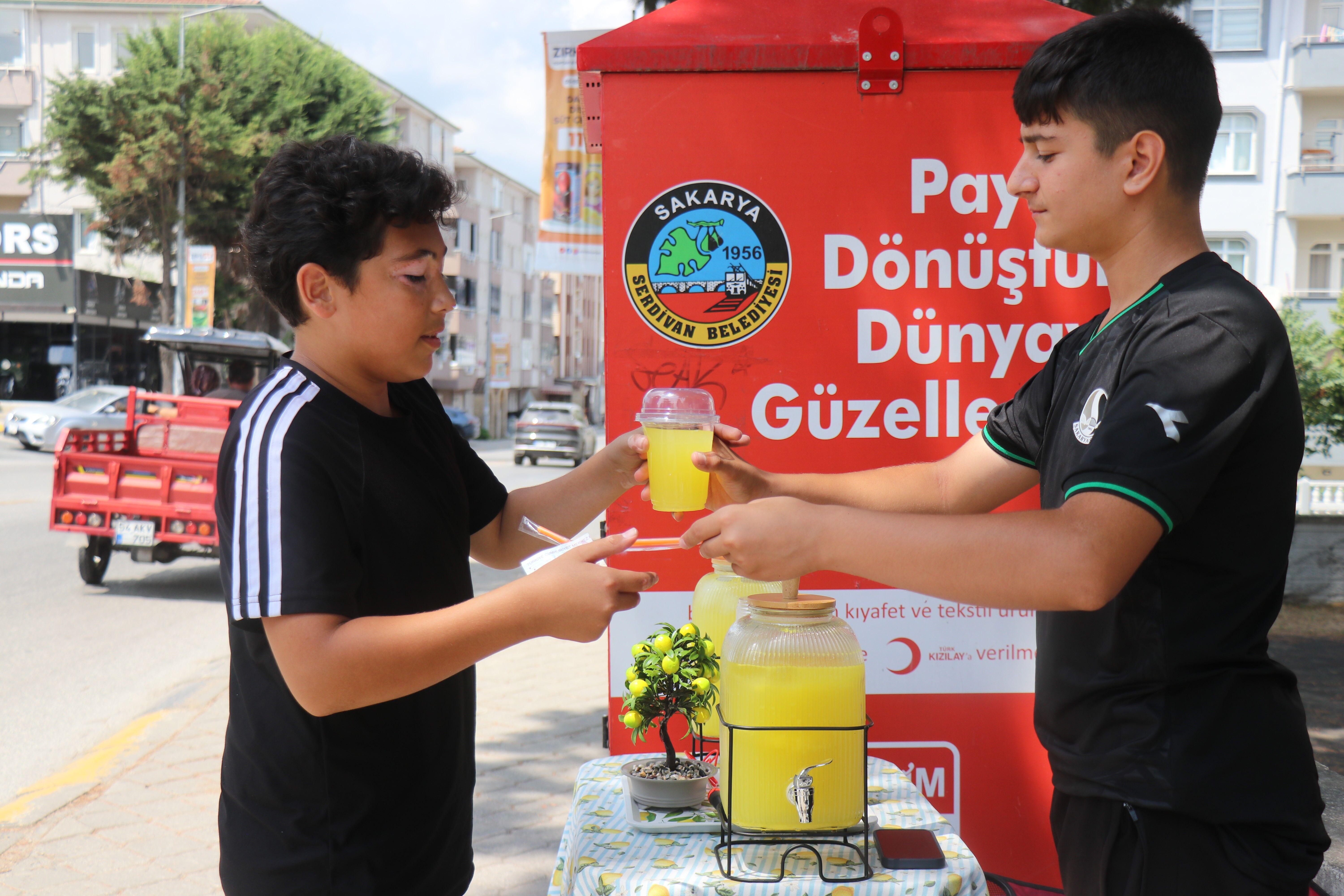 Limonatacı çocuk