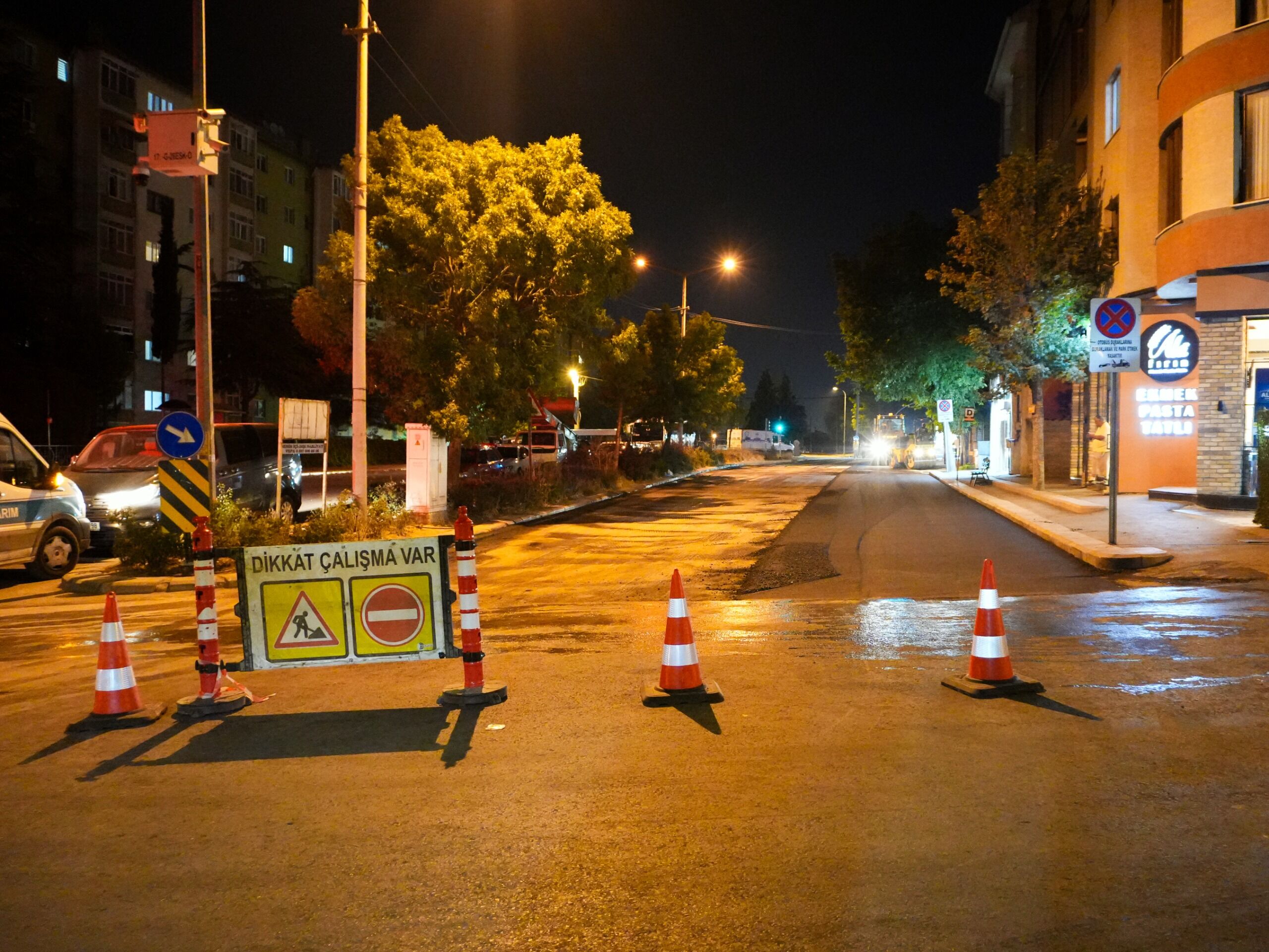 Büyükşehi̇r Eki̇pleri̇ Sabahin İlk Işiklarina Kadar Çalişti (3)