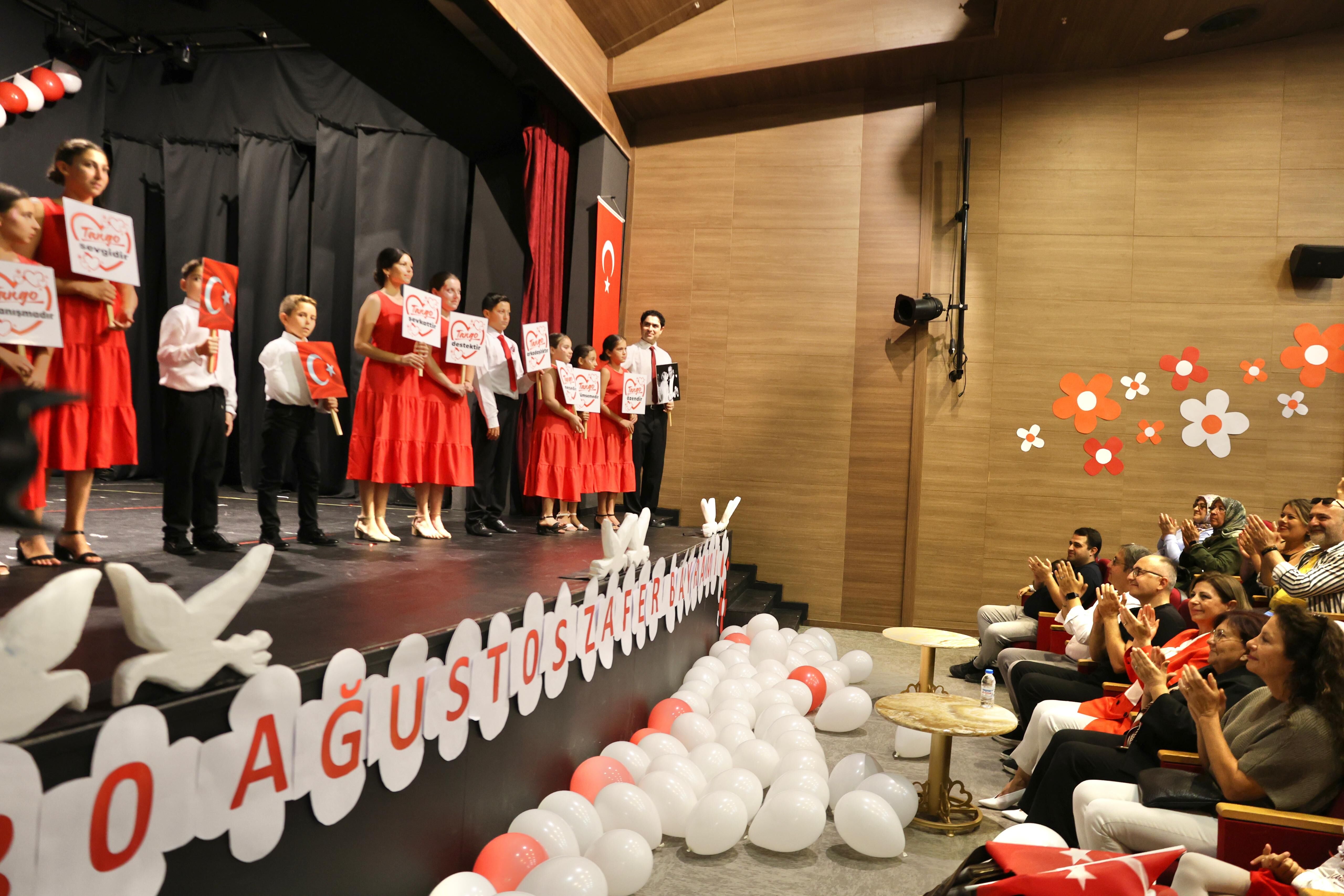 Çocuklar Zafer Bayrami’ni Sanatla Kutladı