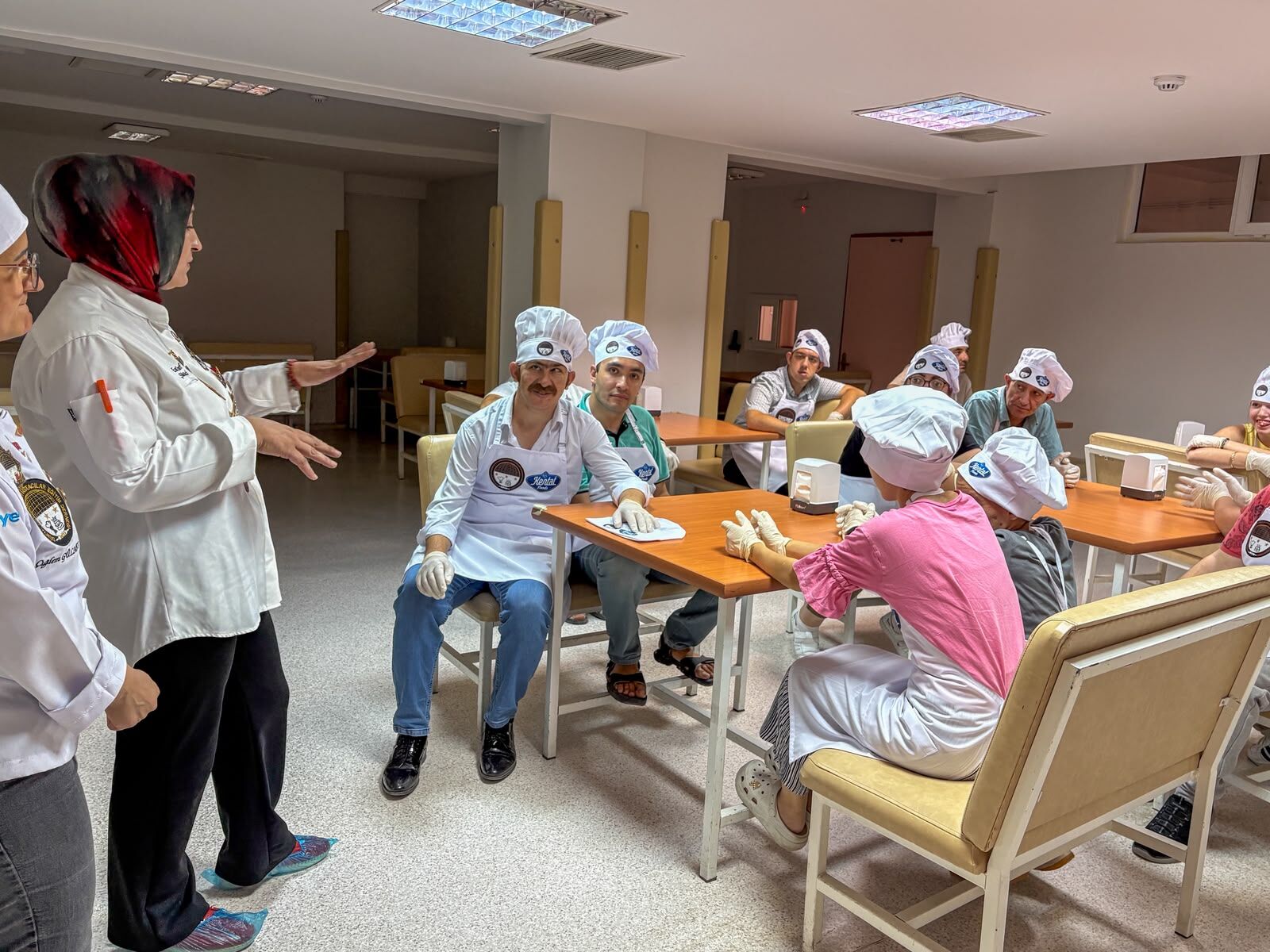 Engelsi̇z Yaşam Merkezi̇nde Lezzetli̇ Ve Neşeli̇ Buluşma
