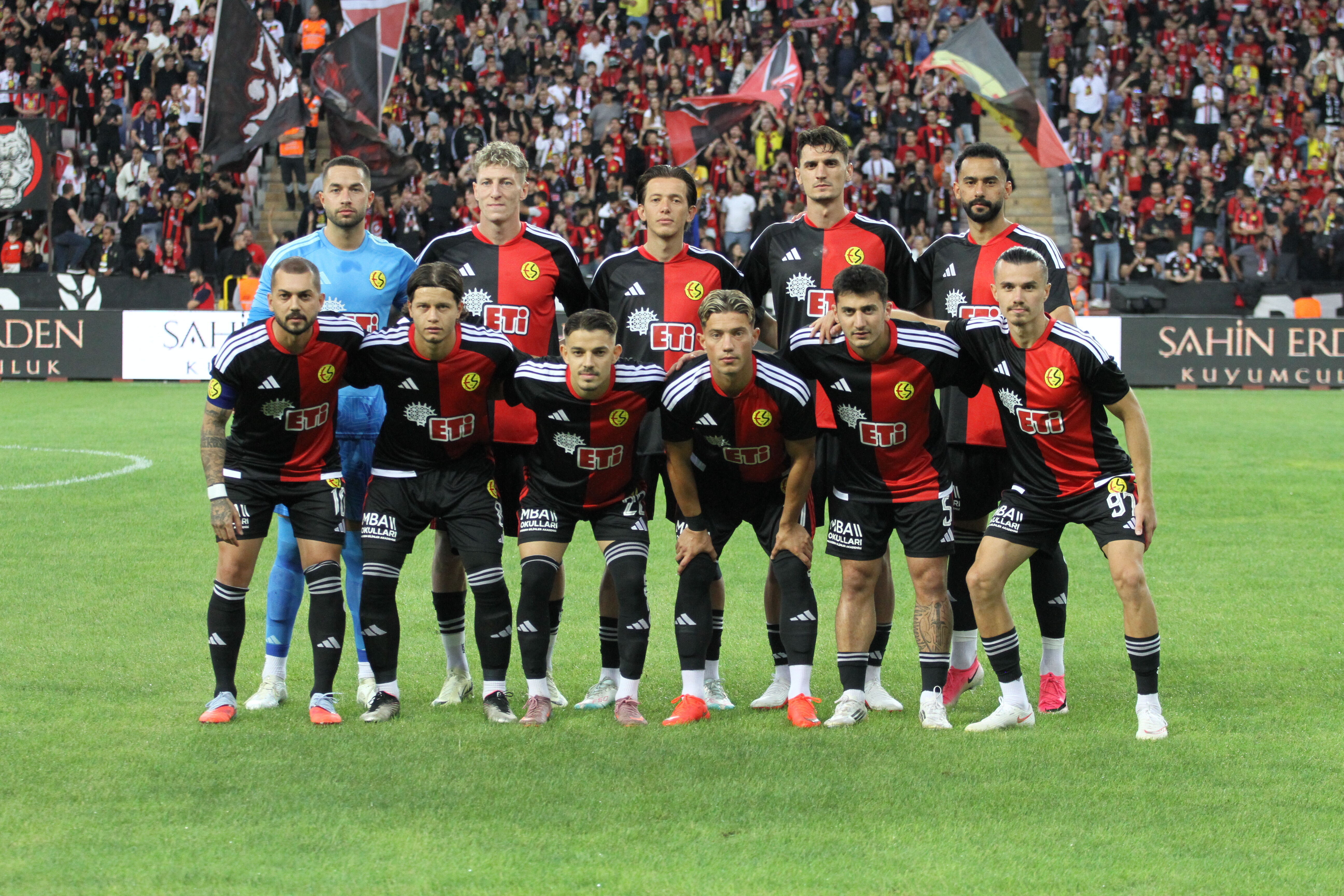 Es Es’ten Görkemli Açılış 12