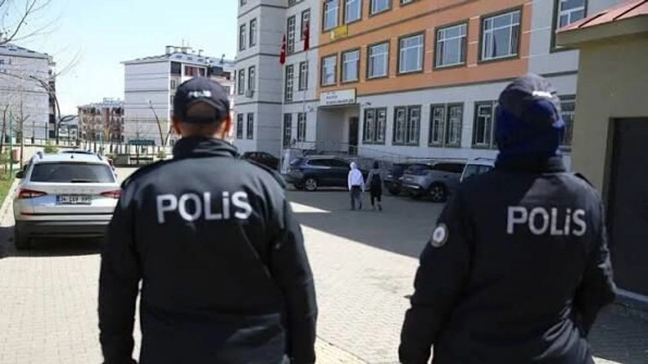 Polis