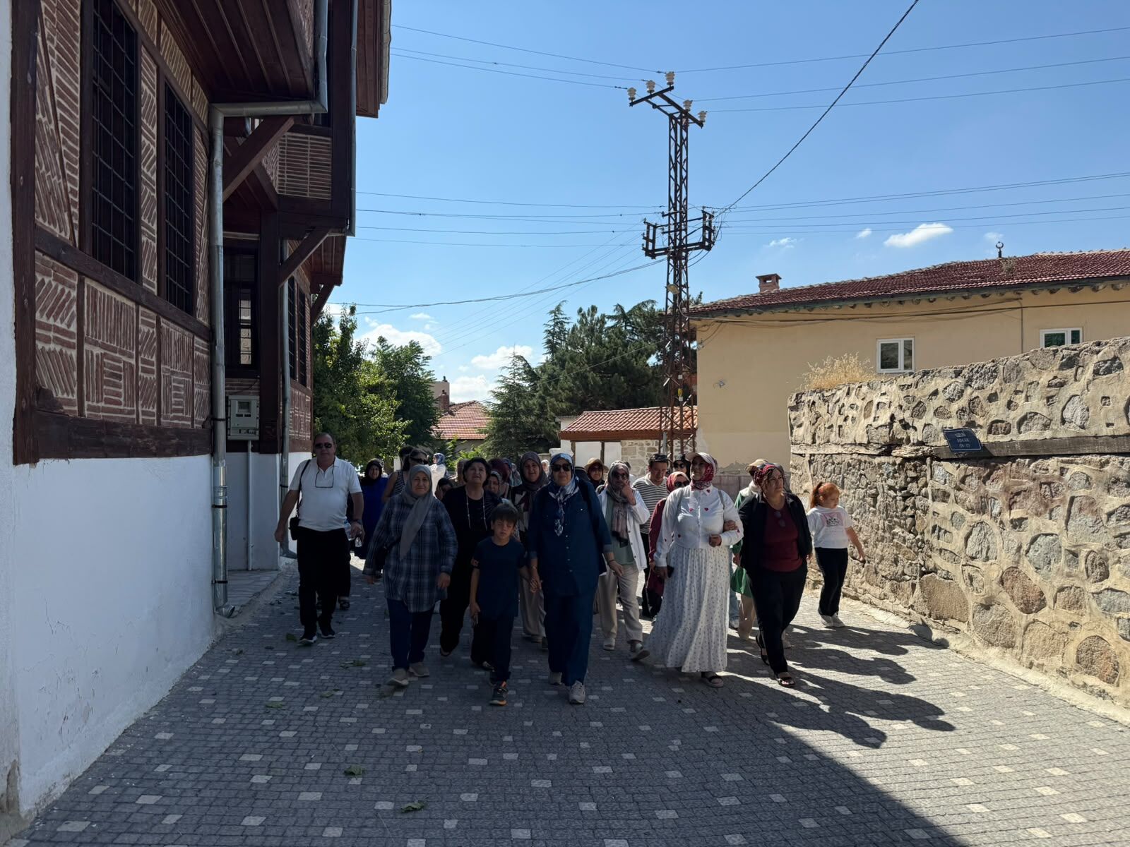 Kadinlar Eski̇şehi̇r’i̇n Tari̇hi̇ Ve Kültürel Zengi̇nli̇kleri̇ni̇ Keşfedi̇yor (9)