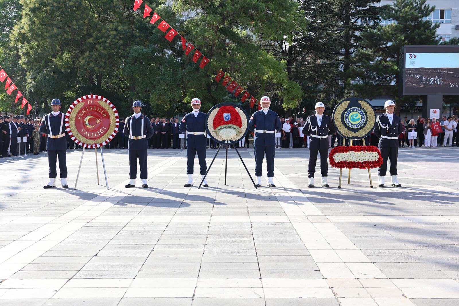 “Kahramanlikla Kazanilan Zaferi̇n 104. Yili Kutlu Olsun” (18)
