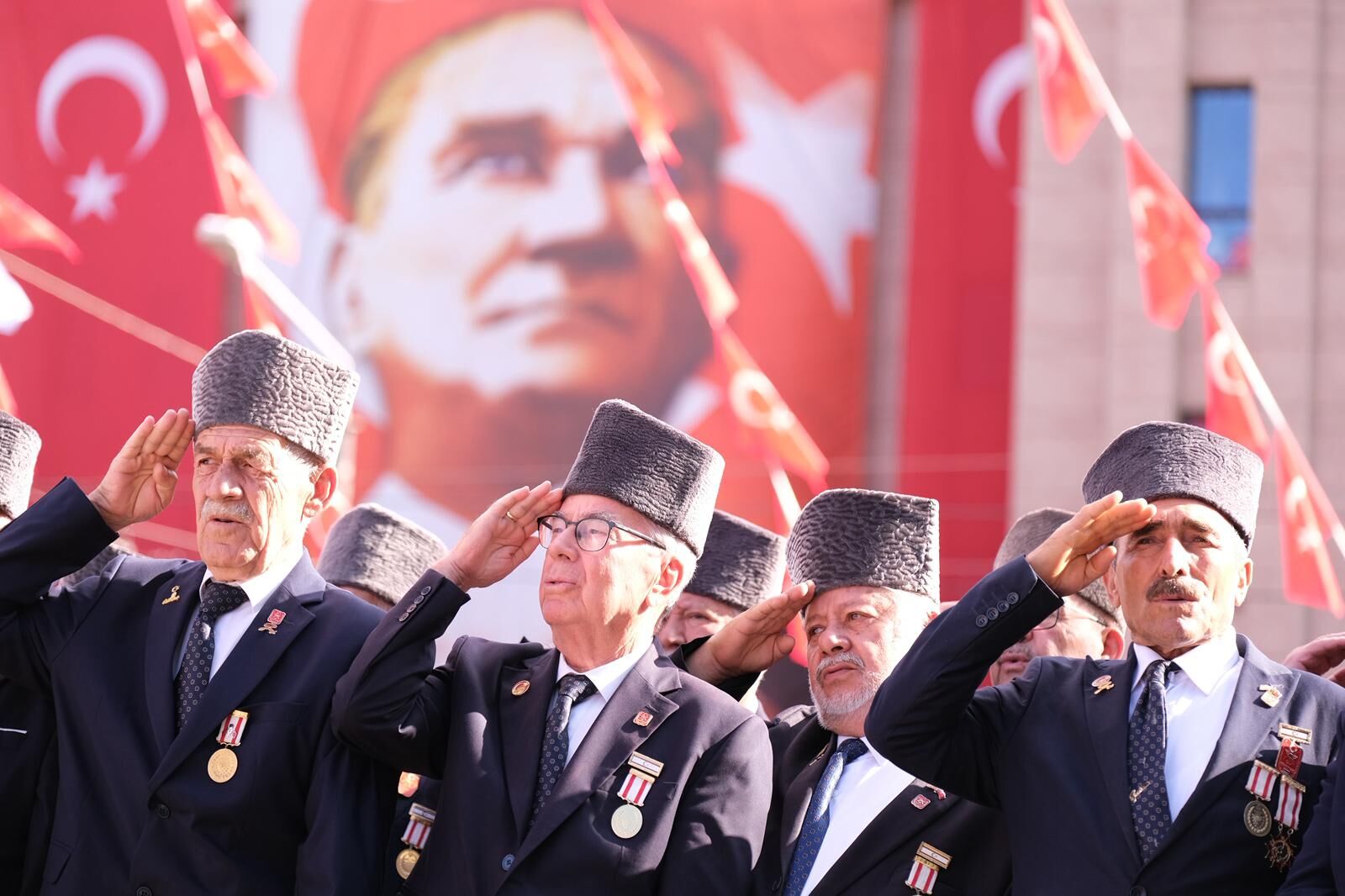 “Kahramanlikla Kazanilan Zaferi̇n 104. Yili Kutlu Olsun” (22)