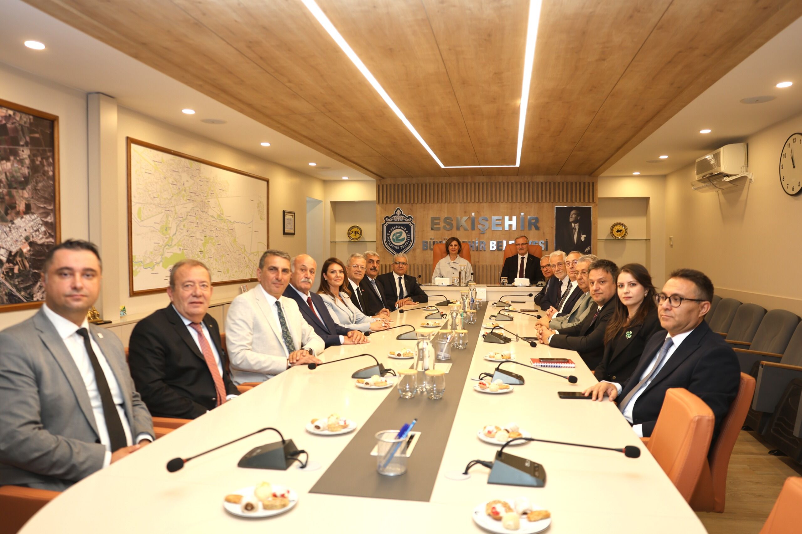 Osbük Heyeti̇nden Başkan Ünlüce’ye Zi̇yaret