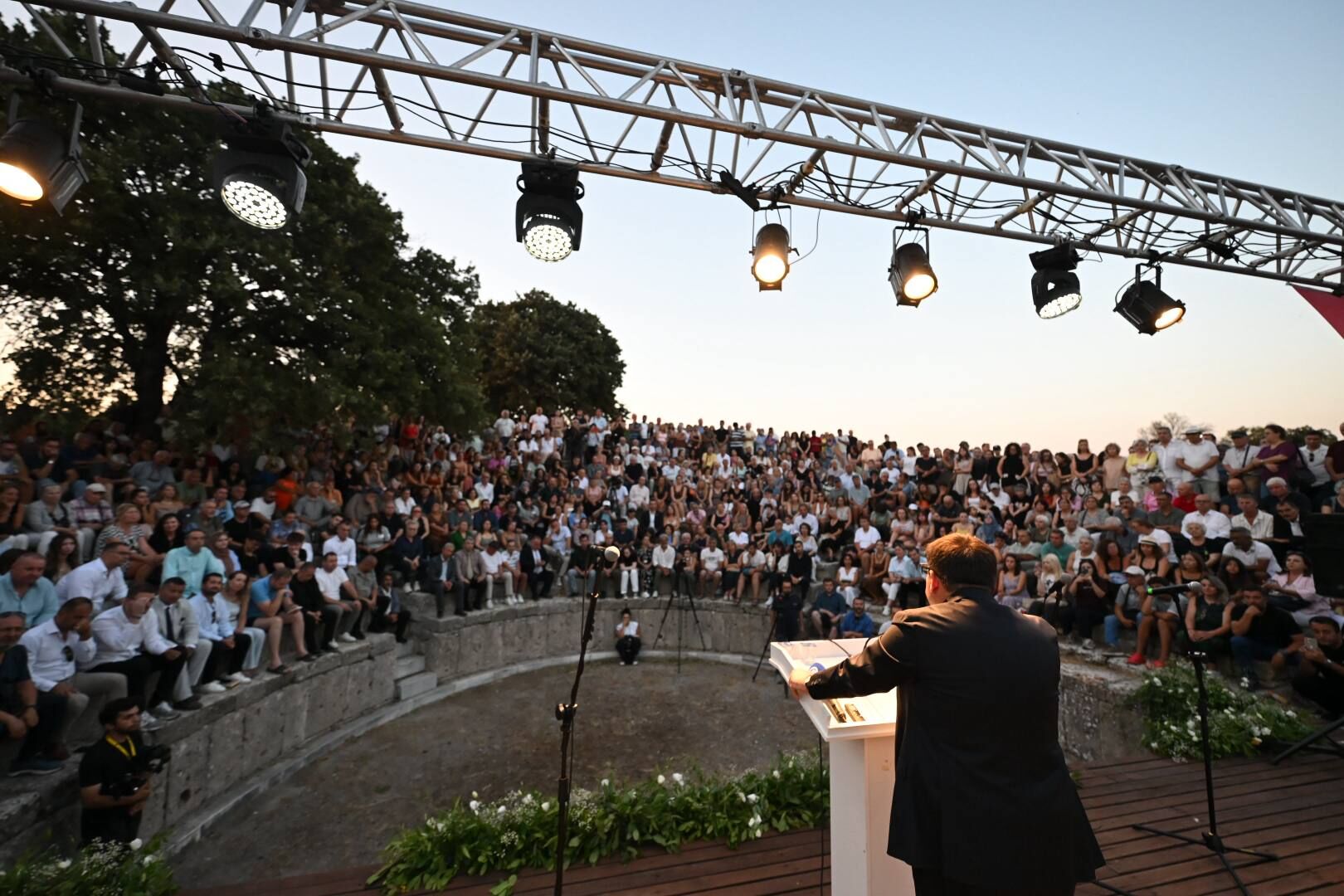 Troya’da Dostluk Ve (2)