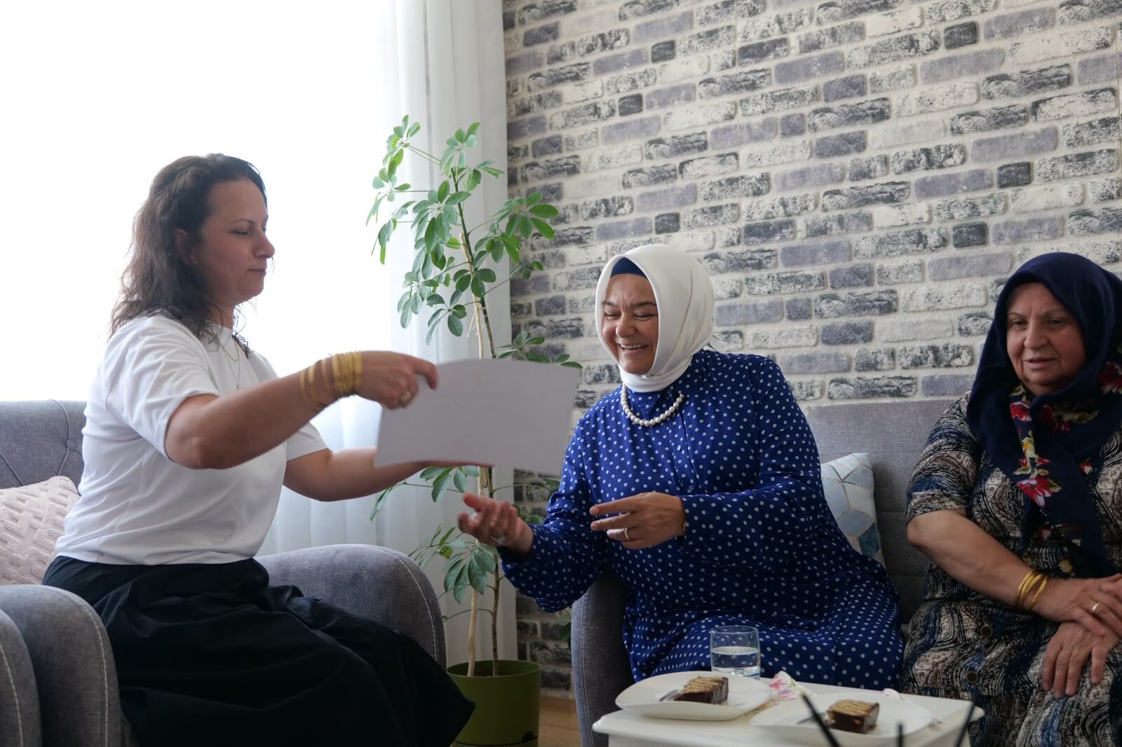 Gürcan, Tepebaşı’nda Üyelerle Hanelerinde Buluştu