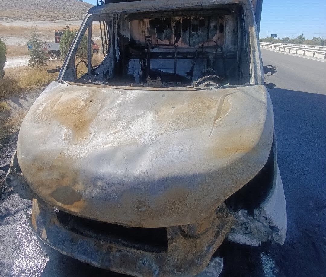 kargo aracı yandı