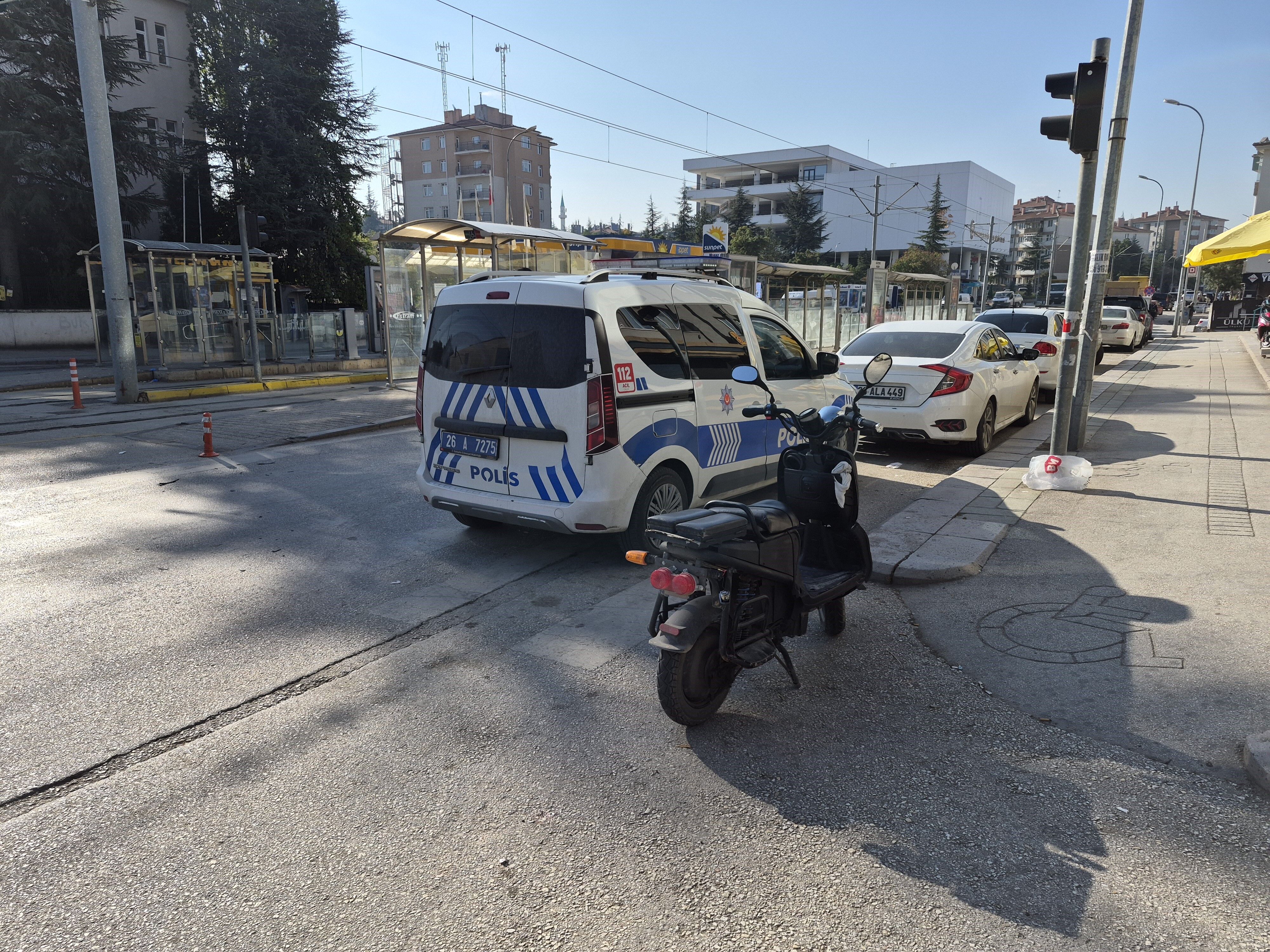 Eskişehir'de Elektrikli Bisikletliye Çarpan Sürücü Kaçtı