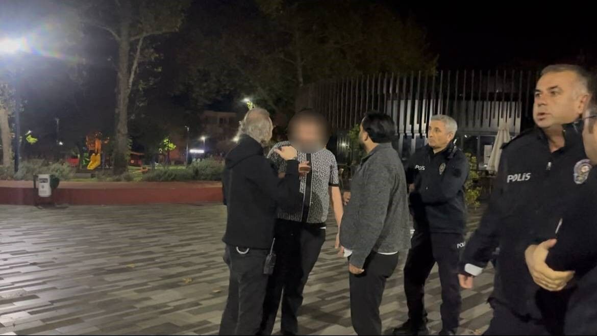 Oğlunu polisten kaçırmak isteyen anne direndi