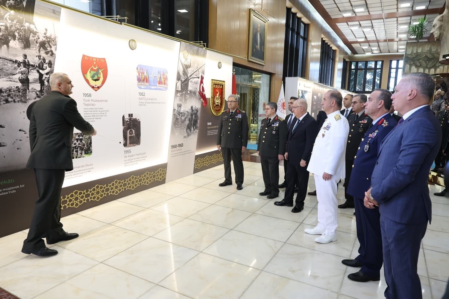 Bakan Güler, Kara Kuvvetleri Komutanlığını Ziyaret Etti (1)
