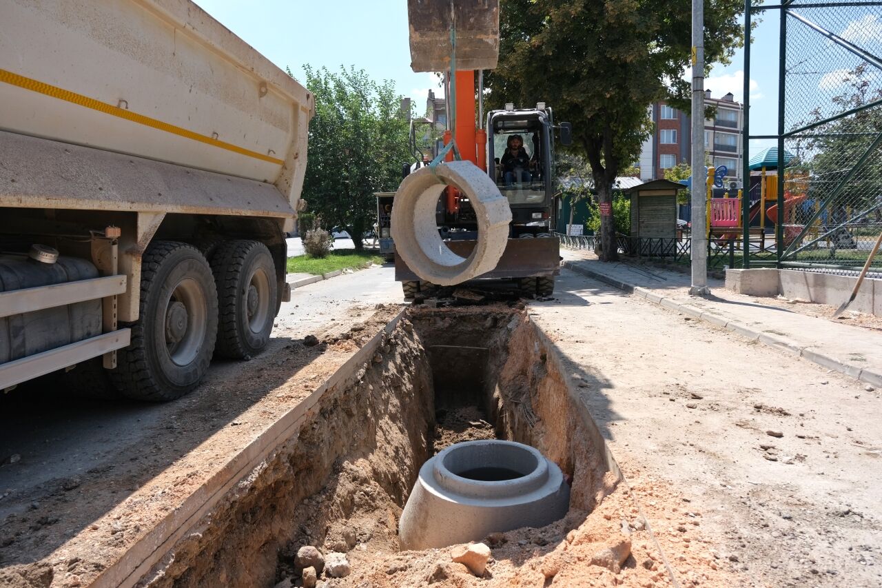 Emek Mahallesi̇ Gülşah Sokak 200'Lük Kanali̇zasyon Hattı