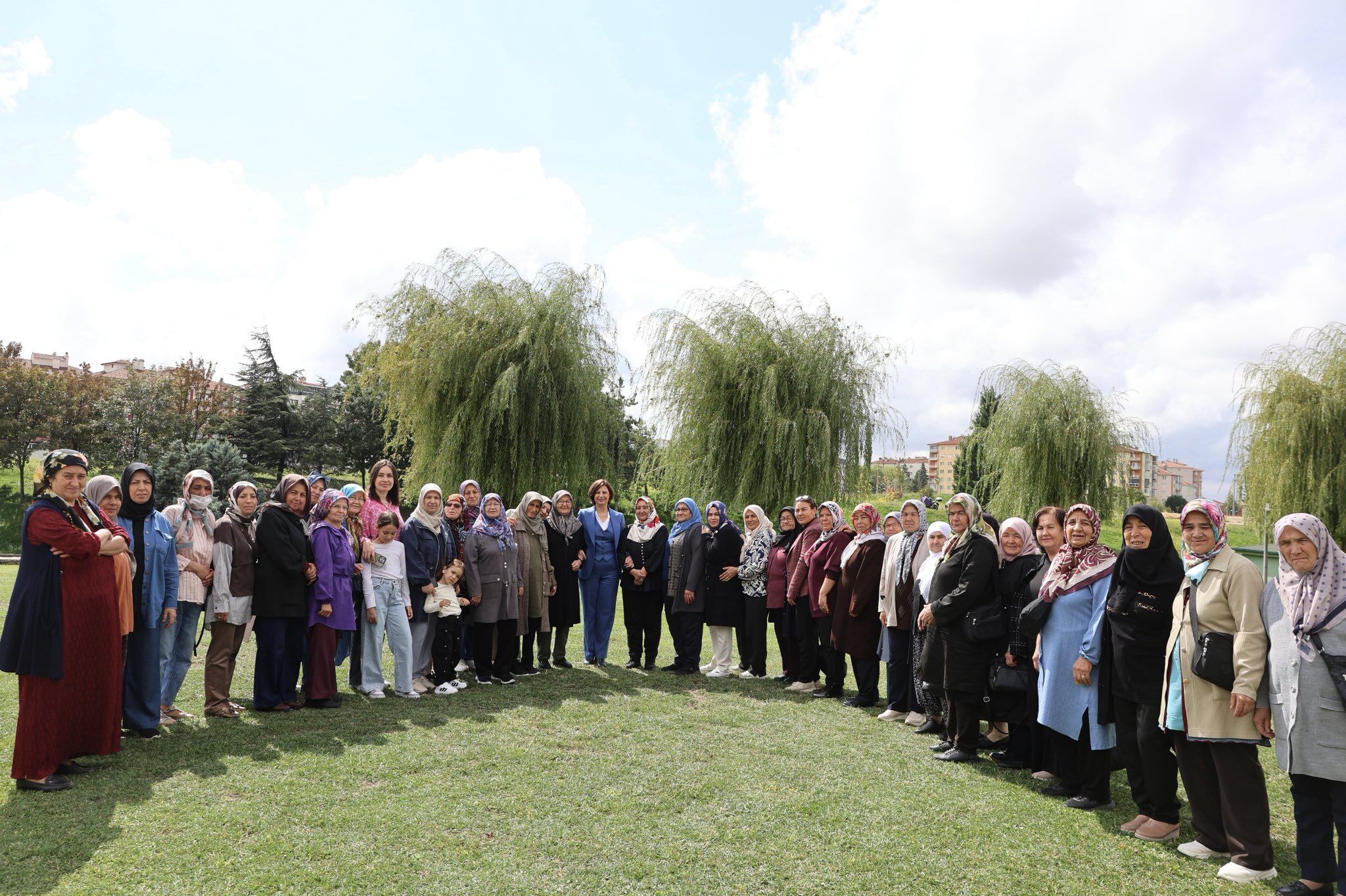 Başkan Ünlüce Sakarıkaracaörenli kadınları Eskişehir'de misafir etti
