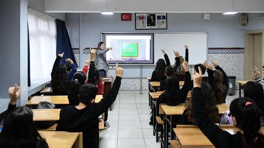 Türkiye’de Eğitimde Kalma Süresi Açıklandı!