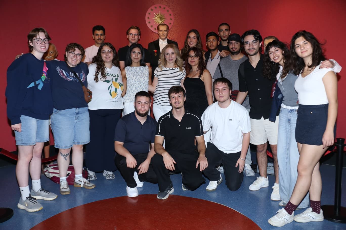 “Uluslararasi Genç Eski̇şehi̇r Elçi̇leri̇”