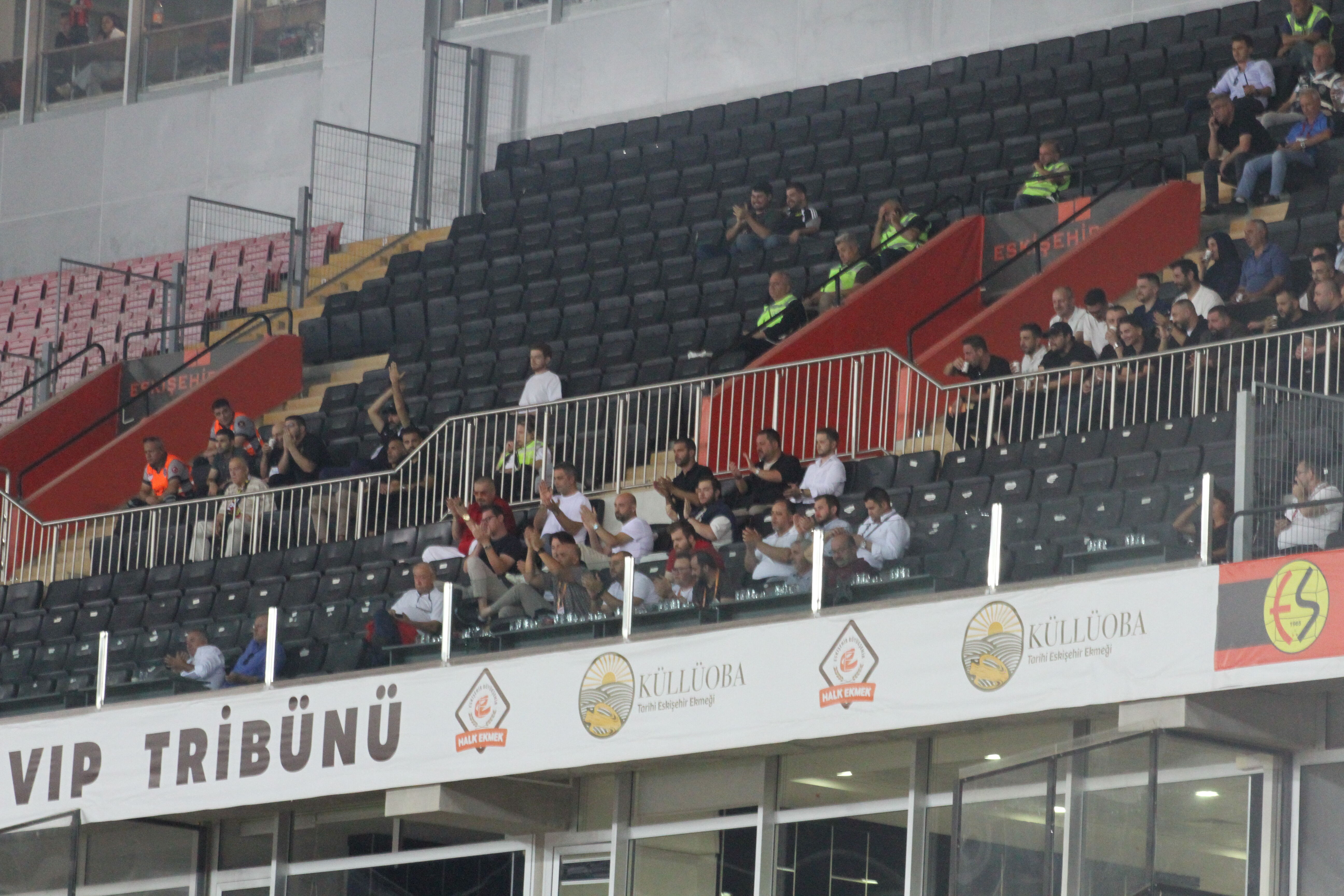 Yönetim Galibiyeti Birlikte Kutladı 1