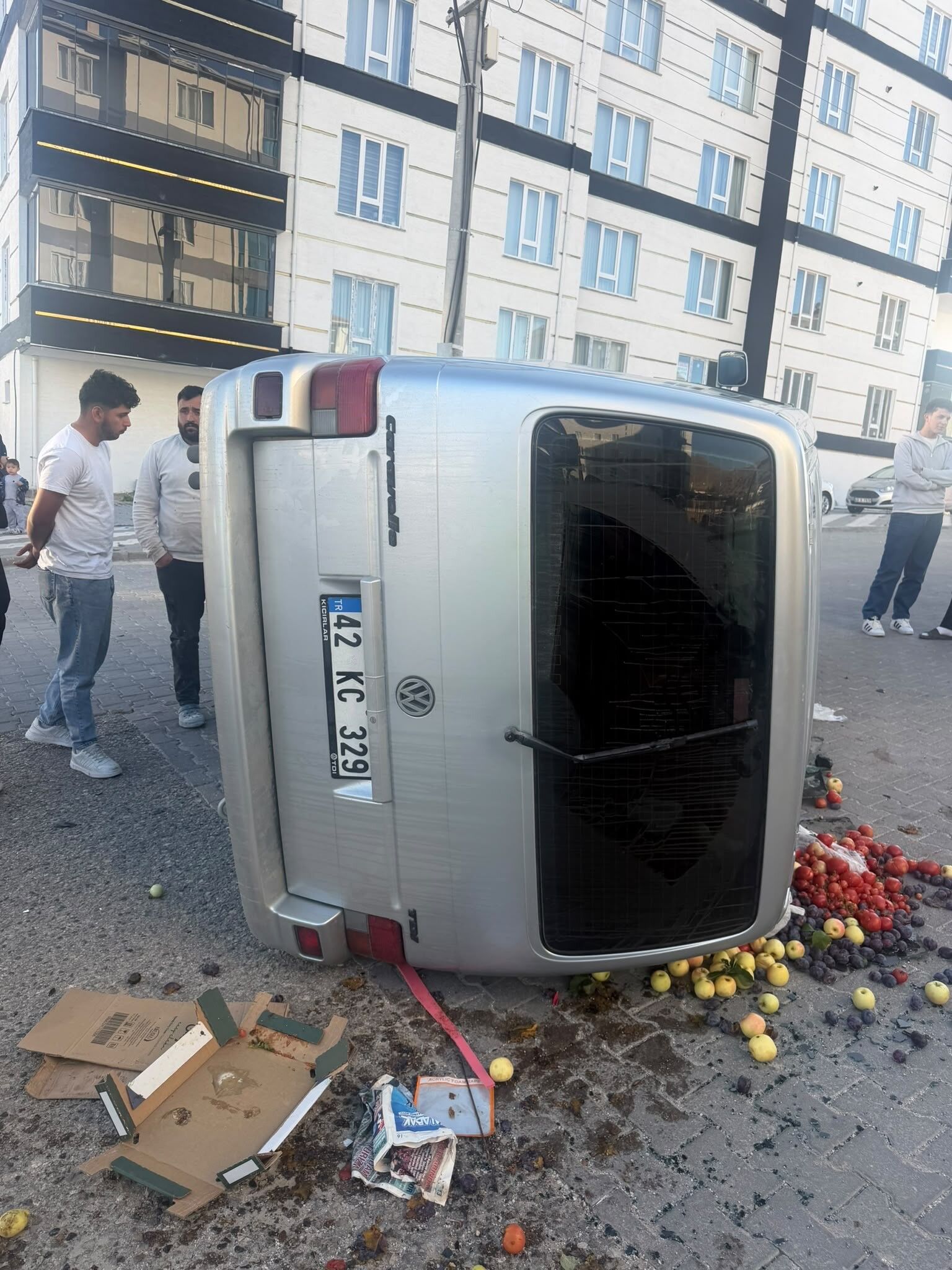 minibüs yan yattı