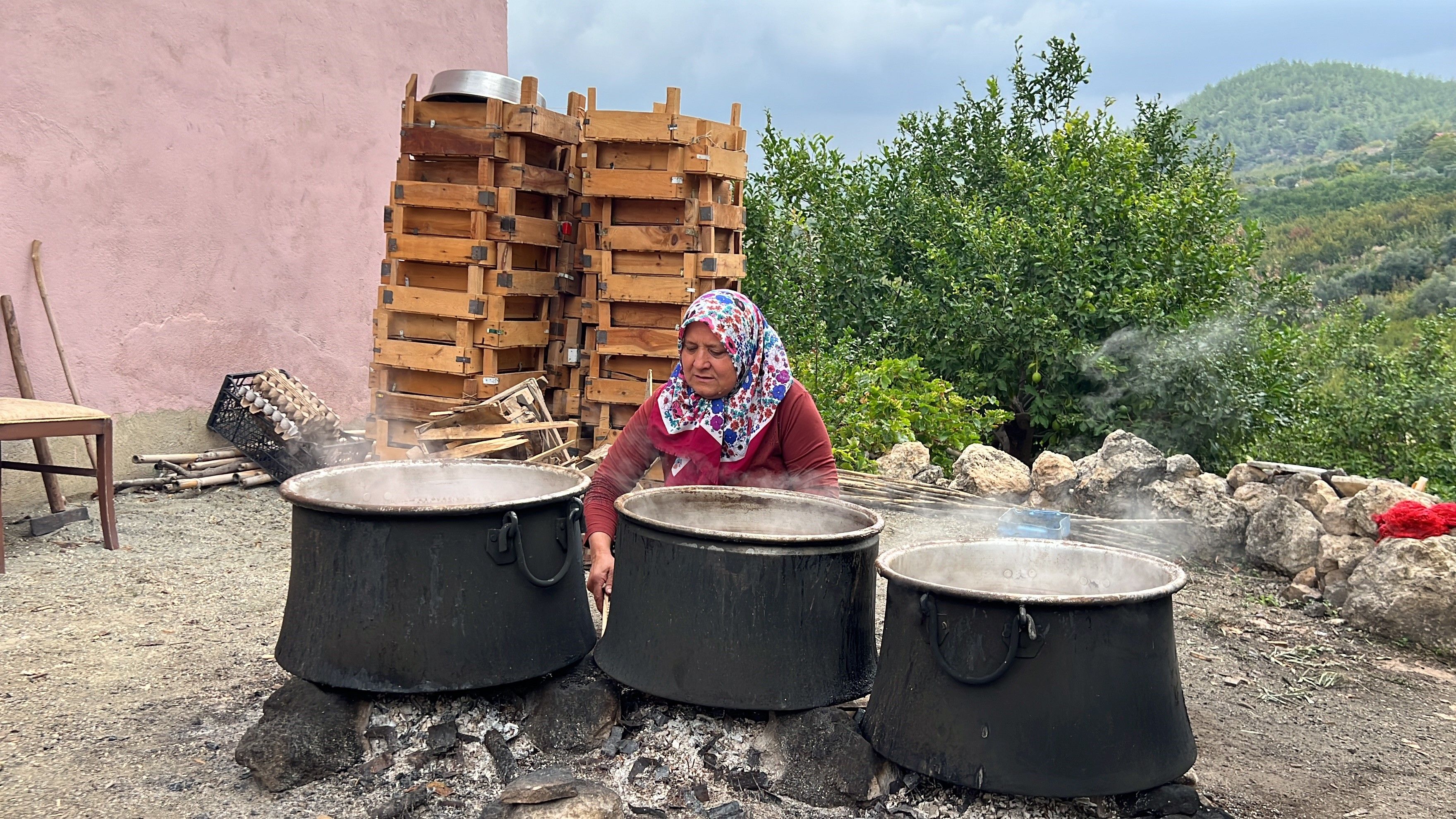 Tarladan Ekranlara Uzanan Hayal: Mersinli Çiftçi Naciye Şahin 1,4 Milyon TL'lik Ödülün Sahibi Oldu!